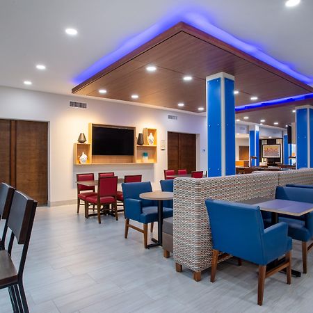 Holiday Inn Express & Suites - Deland South By Ihg Exterior photo