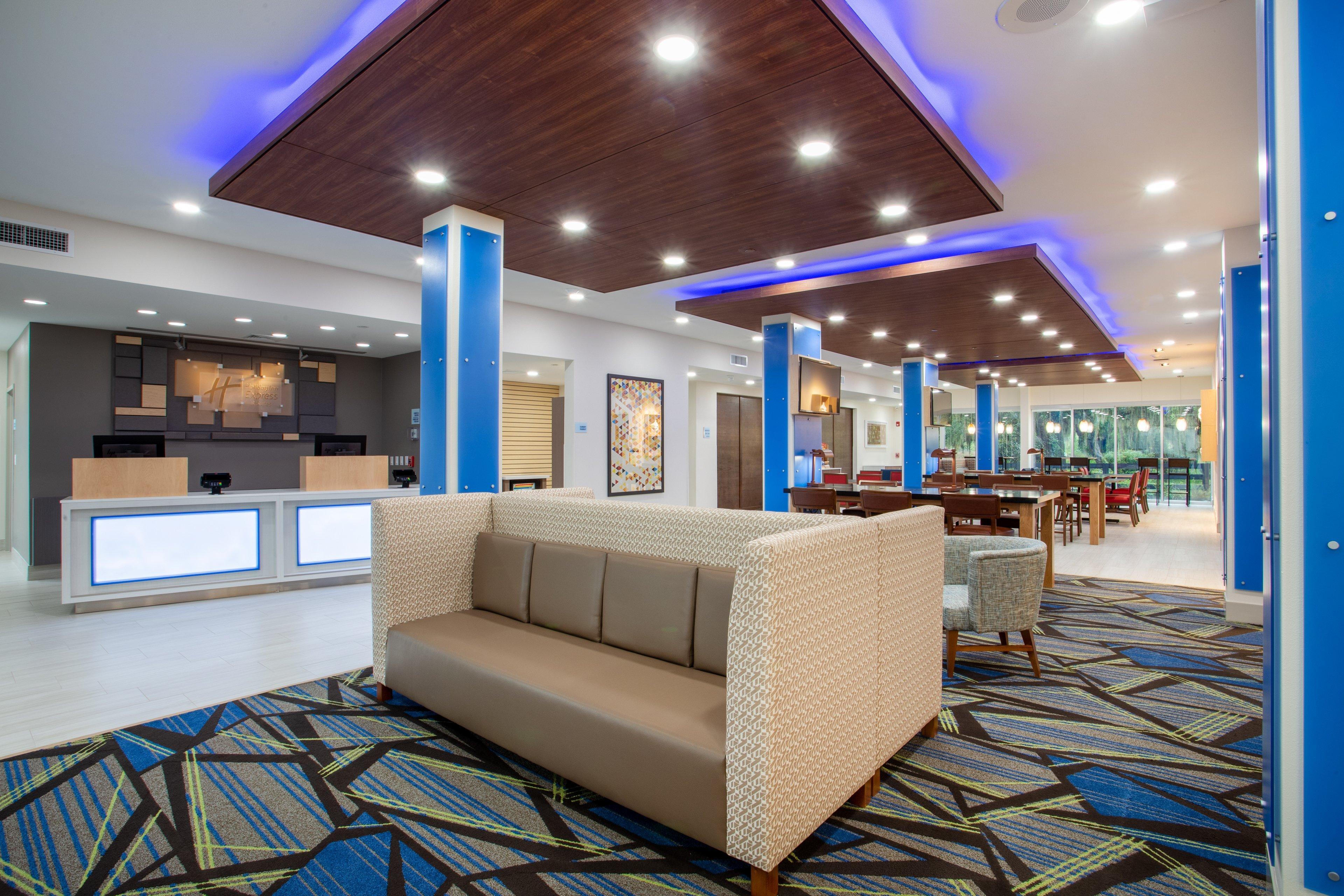 Holiday Inn Express & Suites - Deland South By Ihg Exterior photo